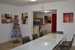 Ferienhaus, 2 Schlafzimmer | Essbereich im Zimmer