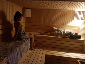 Sauna seca, banho turco/hammam, massagens tailandesas