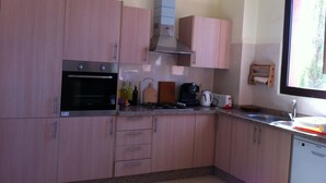 Villa | Private kitchen | Coffee/tea maker, full-size fridge, microwave - La Rose De L'Atlas (Marrakech)
