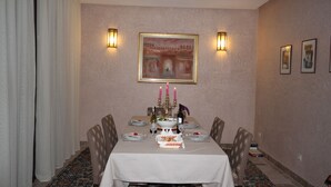 Villa | In-room dining - La Rose De L'Atlas (Marrakech)