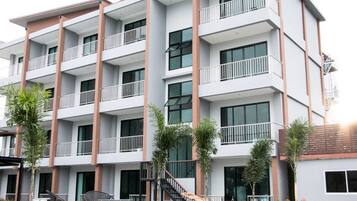 Piscina externa, espreguiçadeiras