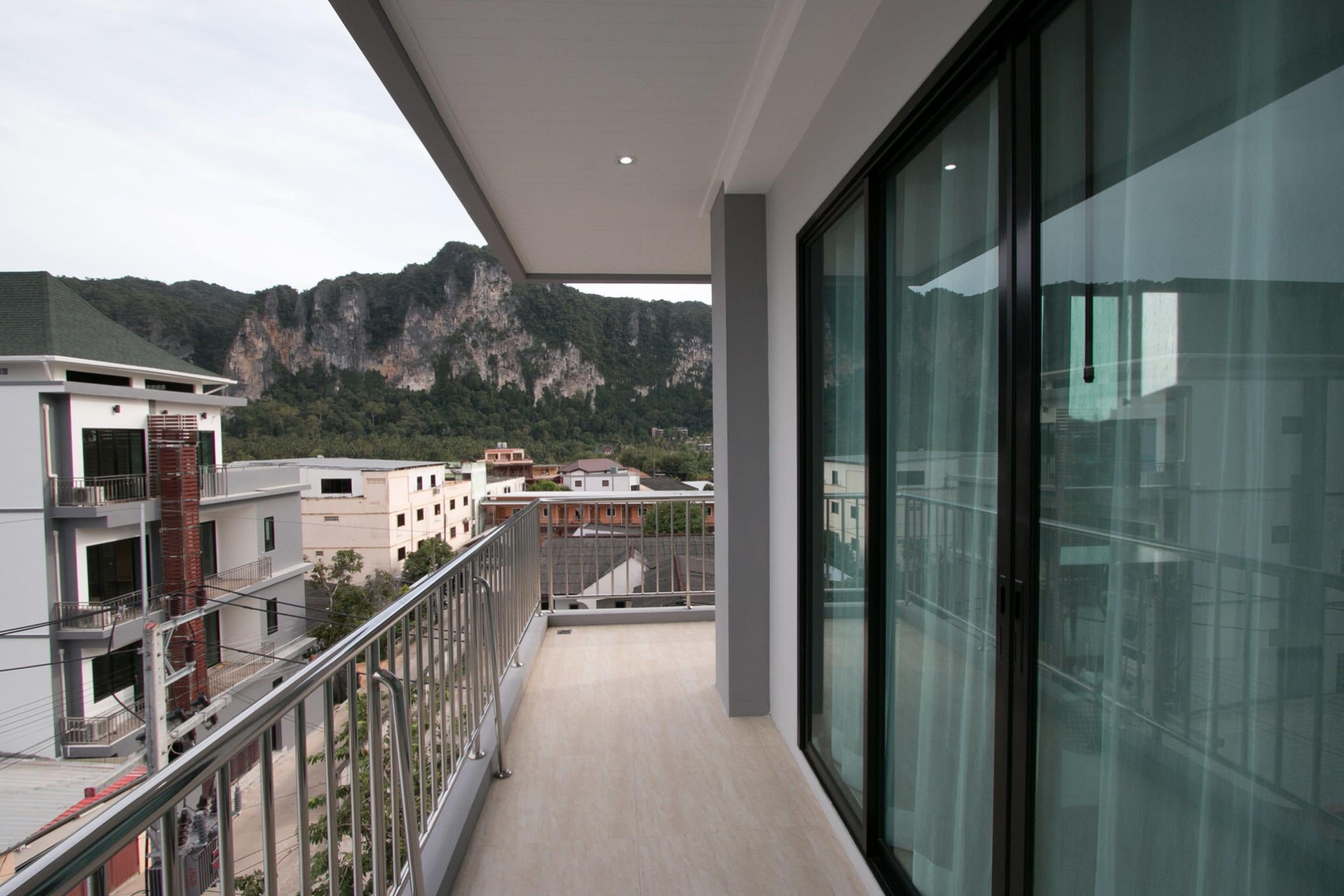 superior twin room | balcony
