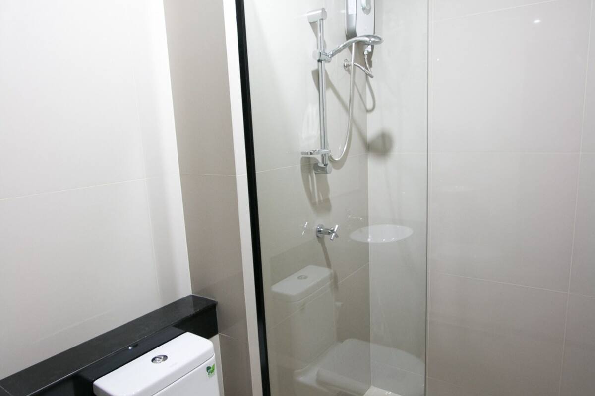 superior twin room | bathroom | shower, free toiletries, hair dryer, slippers