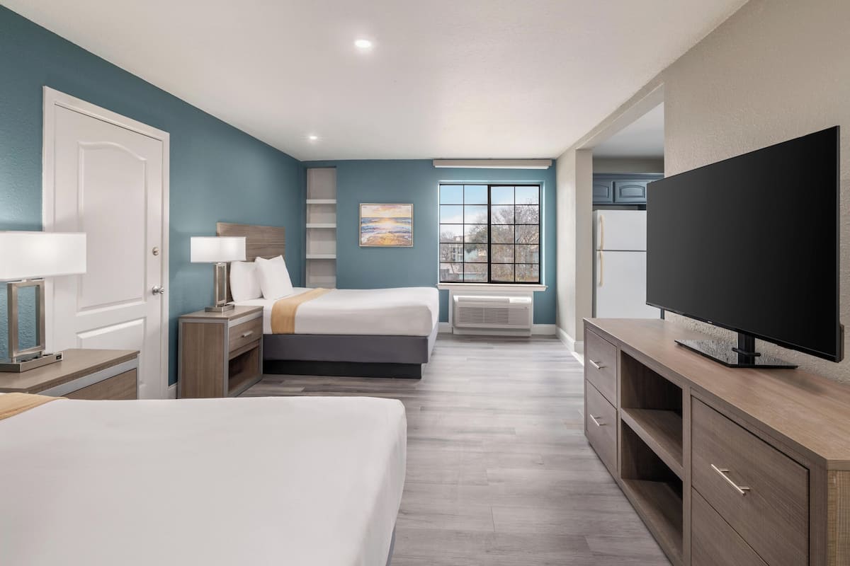 Standard Studio, 2 Queen Beds, Non Smoking, Kitchen (Full Kitchen) | Premium bedding, in-room safe, desk, laptop workspace
