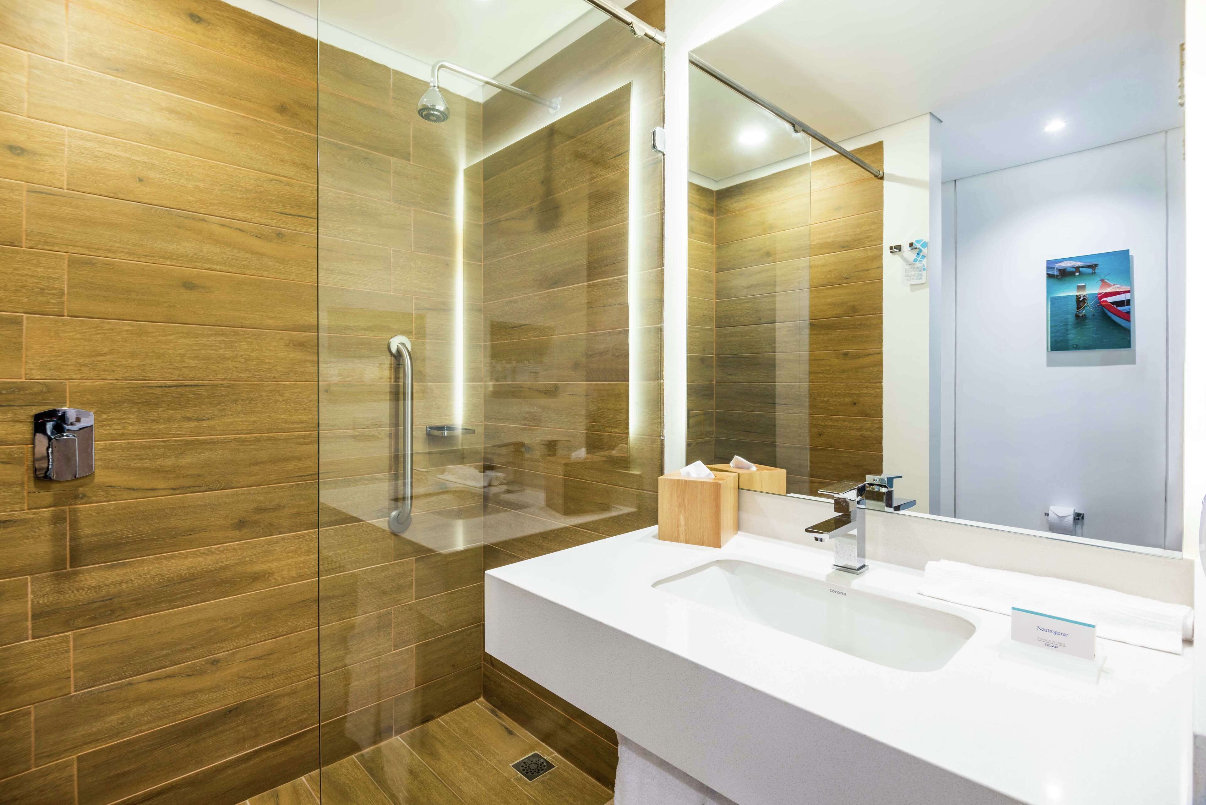 shower, free toiletries, towels