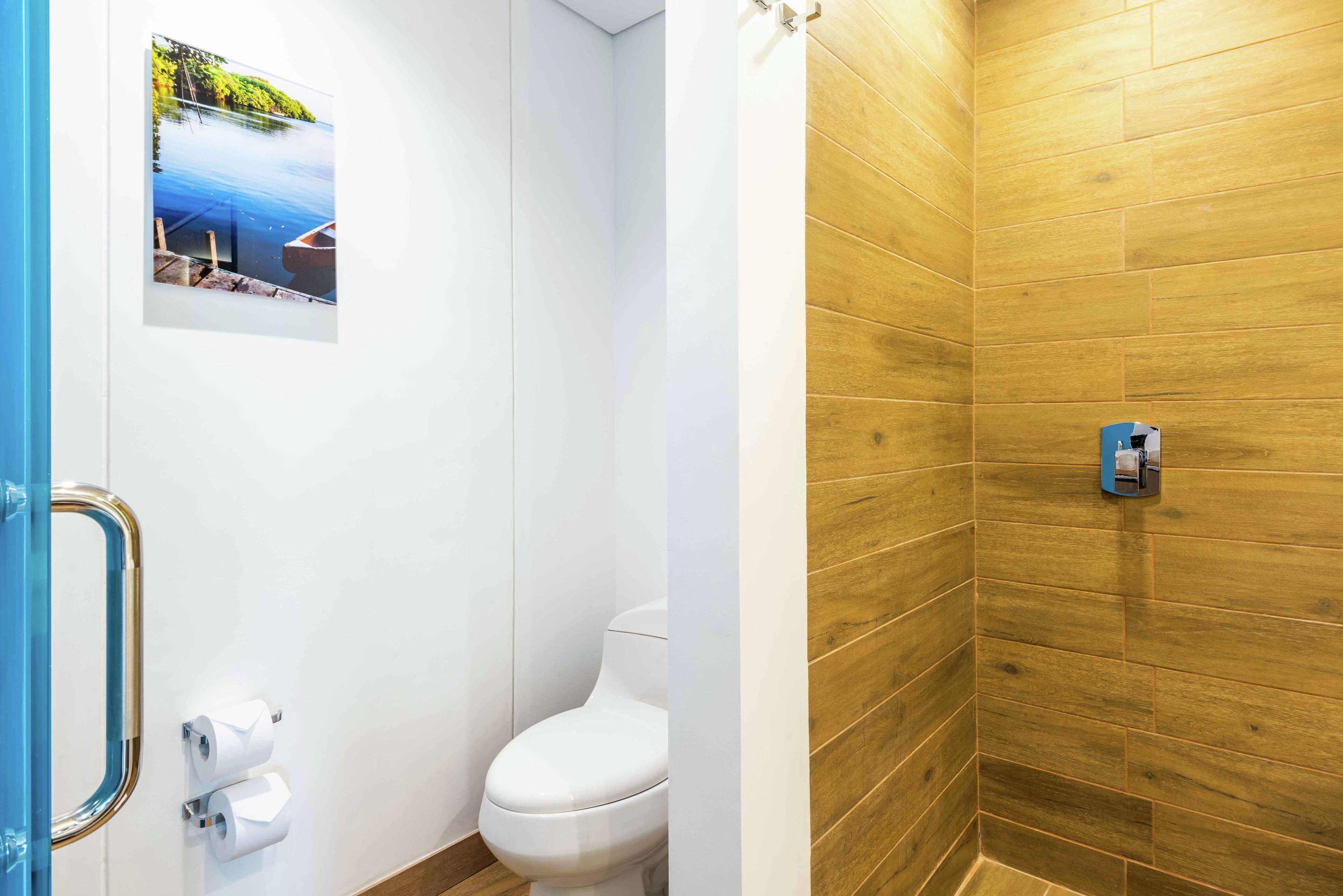 shower, free toiletries, towels