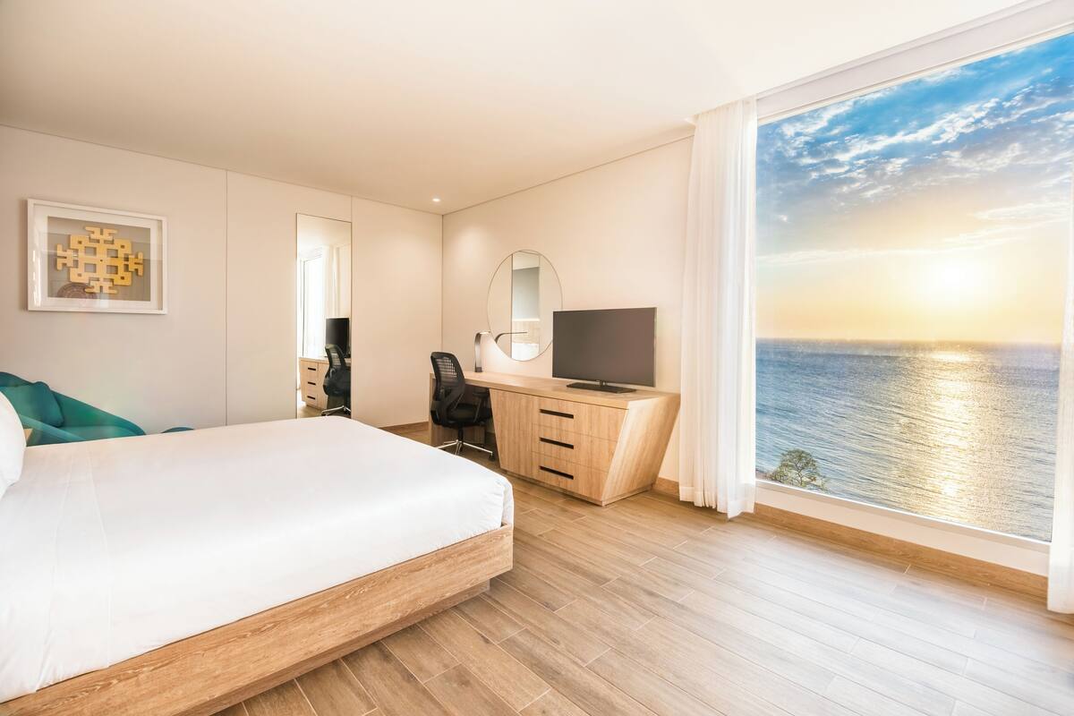 Room, 1 King Bed, Ocean View | In-room safe, blackout curtains, soundproofing, free cots/infant beds