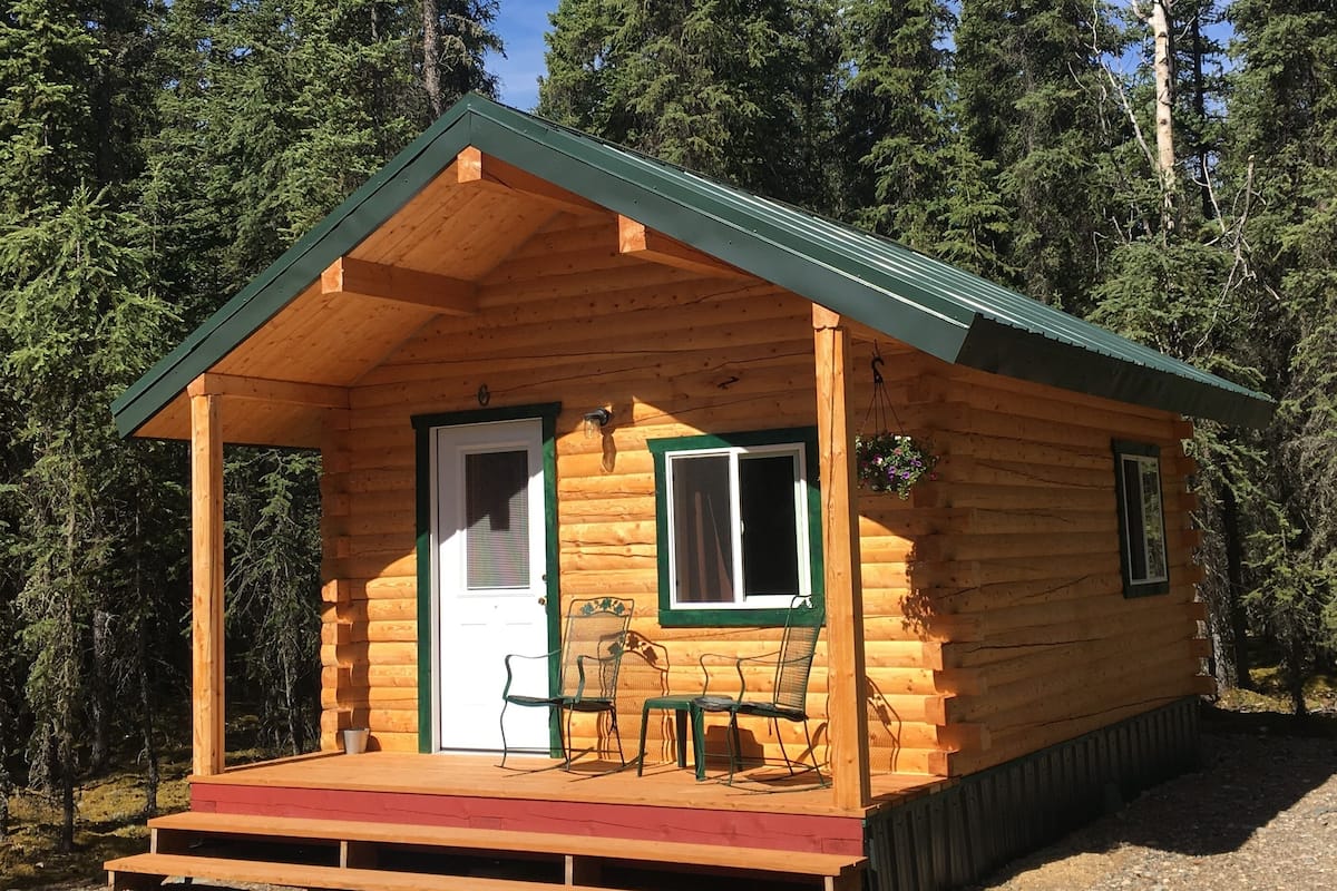 Deluxe Cabin, 1 Queen Bed | Iron/ironing board, free WiFi, bed sheets