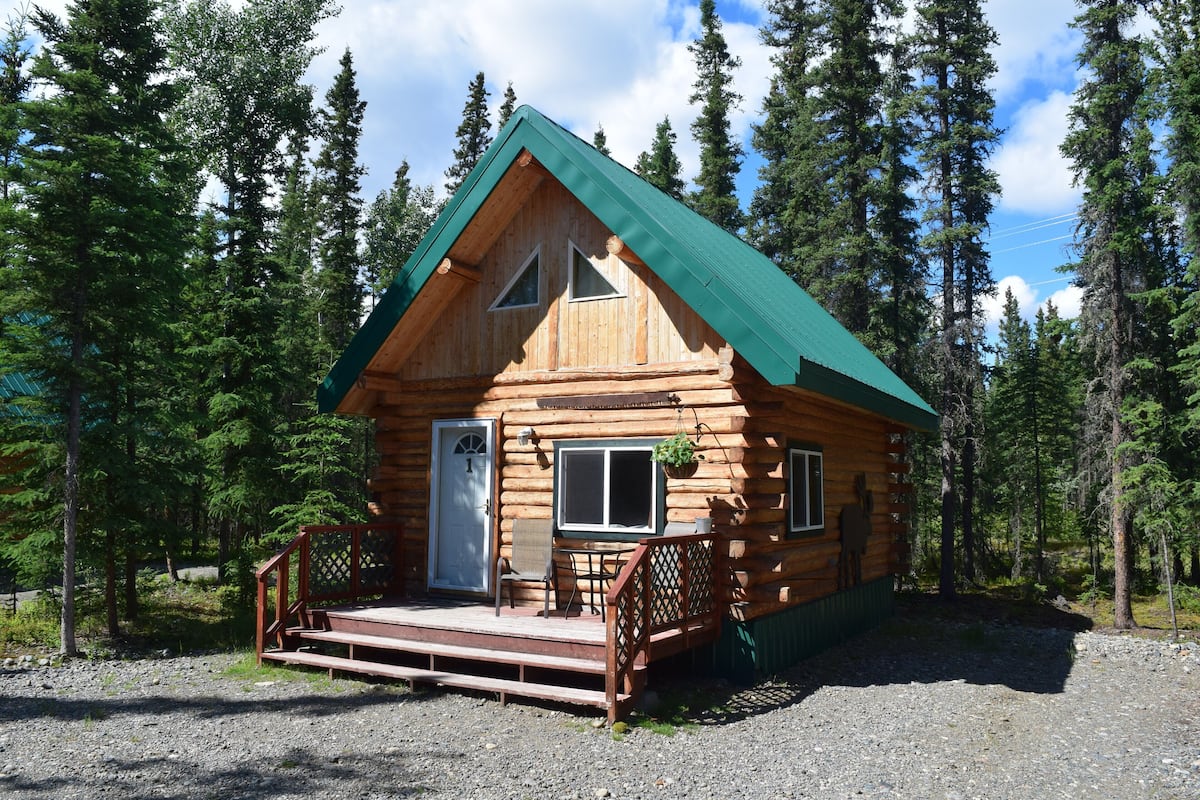 Deluxe Loft, Multiple Beds | Iron/ironing board, free WiFi, bed sheets