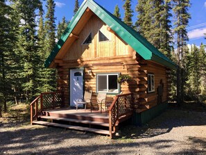 Deluxe Loft, Multiple Beds | Iron/ironing board, free WiFi, bed sheets - Caribou Cabins (Tok)