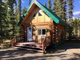 Deluxe Loft, Multiple Beds | Iron/ironing board, free WiFi, bed sheets