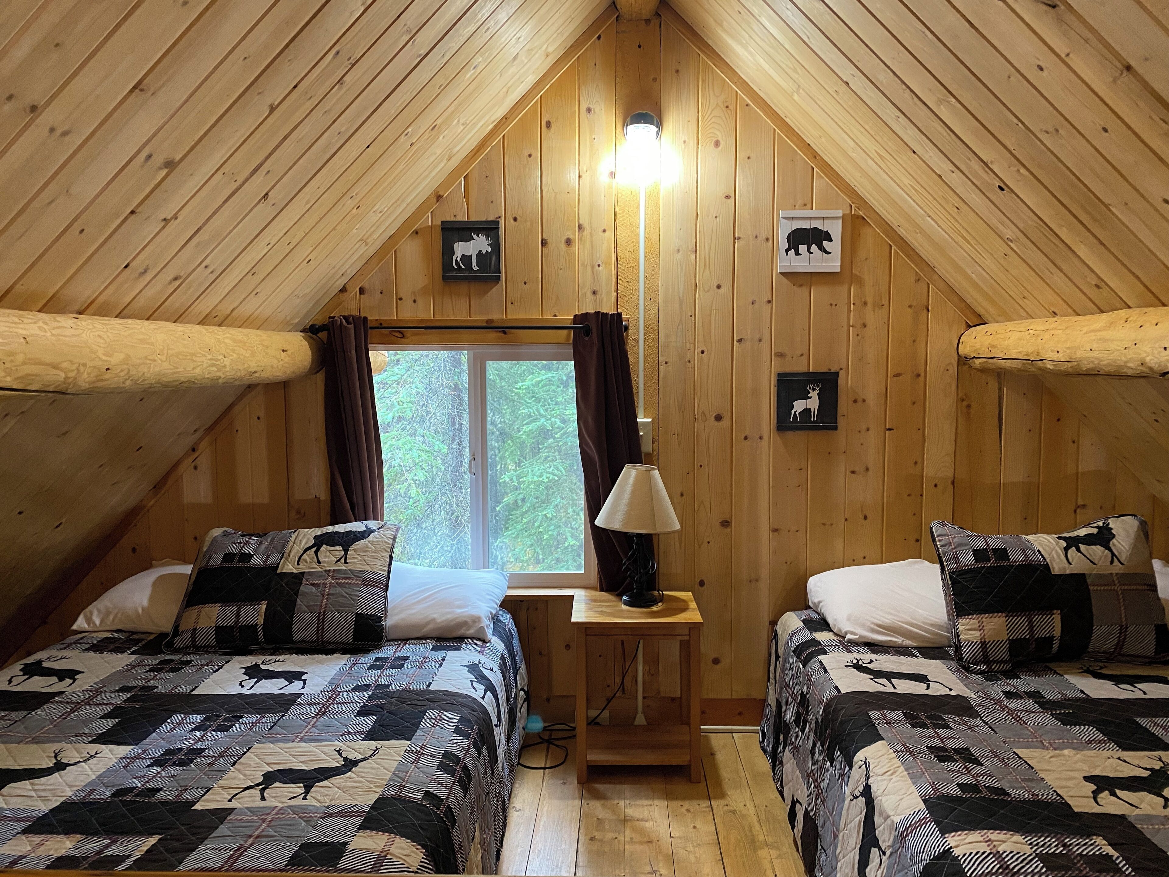Deluxe Loft, Multiple Beds | Iron/ironing board, free WiFi, bed sheets