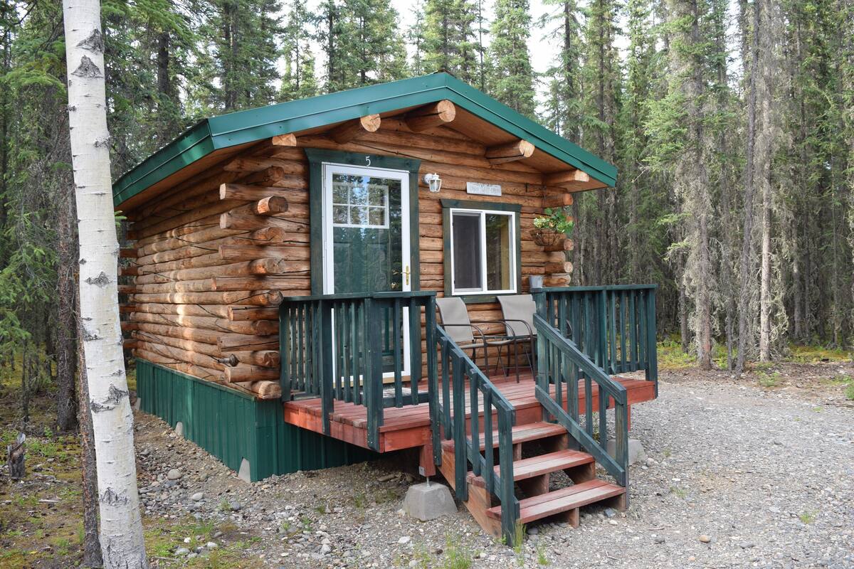 Classic Cabin, 1 Queen Bed | Iron/ironing board, WiFi (free), bed sheets