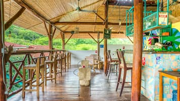 Desayuno de cocina local (USD 9 por persona)