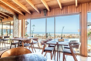 2 restaurants, breakfast, lunch served; local and international cuisine