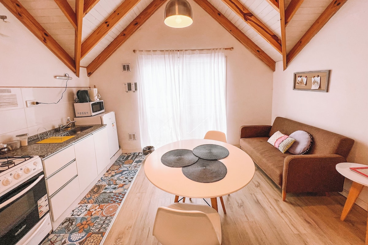 Traditional Apartment, 1 Bedroom | Blackout drapes, WiFi (free), individually furnished, bed sheets