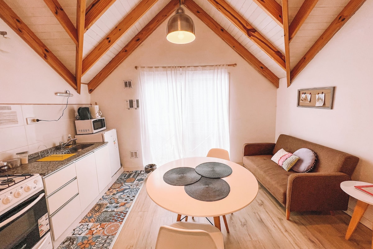 traditional apartment, 1 bedroom | individually furnished, blackout curtains, free wifi, bed sheets