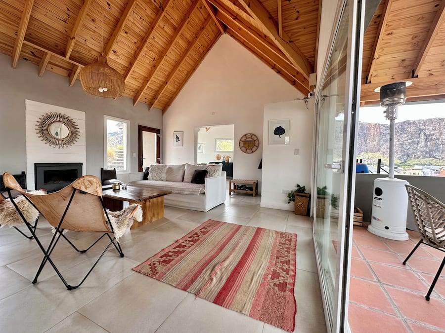 Cabaña familiar | Zona de estar | Televisión LED de 32 pulgadas con canales digitales