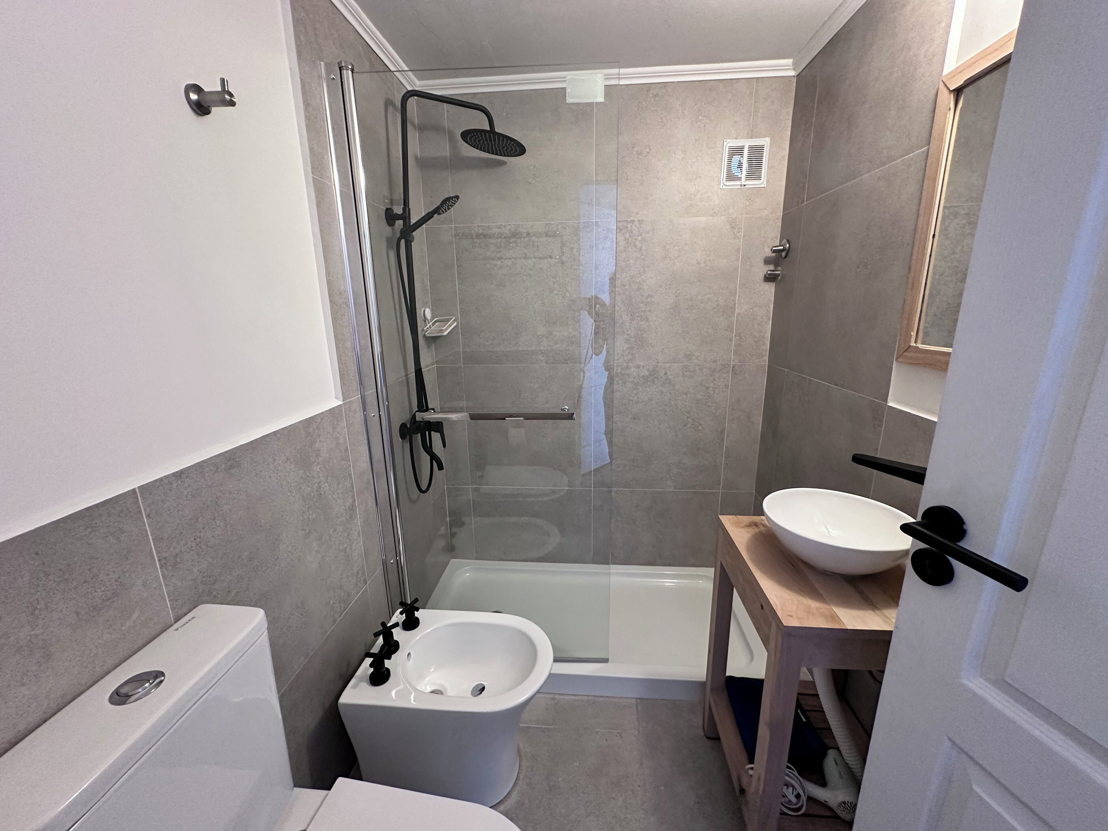 Traditional Apartment, 1 Bedroom | Bathroom | Combined shower/tub, deep soaking tub, free toiletries, hair dryer