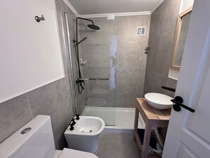 Traditional Apartment, 1 Bedroom | Bathroom - Patagonia Hikes Aparts (El Chalten)