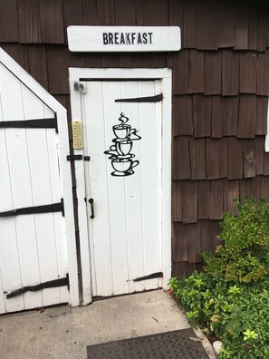 Petit déjeuner buffet compris