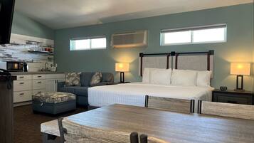 Junior King Suite (Pet Friendly) | Free WiFi, bed sheets