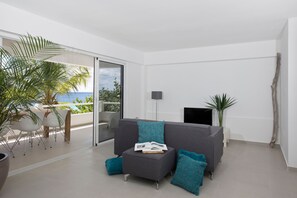 Luxury Apartment, 1 Bedroom, Kitchen, Ocean View | Living area