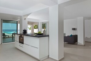 Luxury Loft, 1 Bedroom, Kitchen, Ocean View | Private kitchen