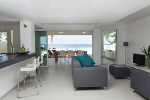 Luxury Loft, 1 Bedroom, Kitchen, Ocean View | Living area