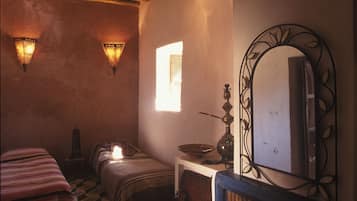 Habitación triple (Verveine) | Muebles diferentes, tabla de planchar con plancha y cunas gratuitas