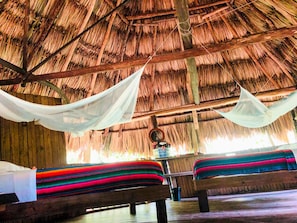 Trehytte – panorama, 1 soverom, ikke-røyk, hageutsikt | Individuelt innredet og sengetøy