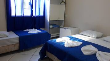 Minibar, free WiFi, bed sheets