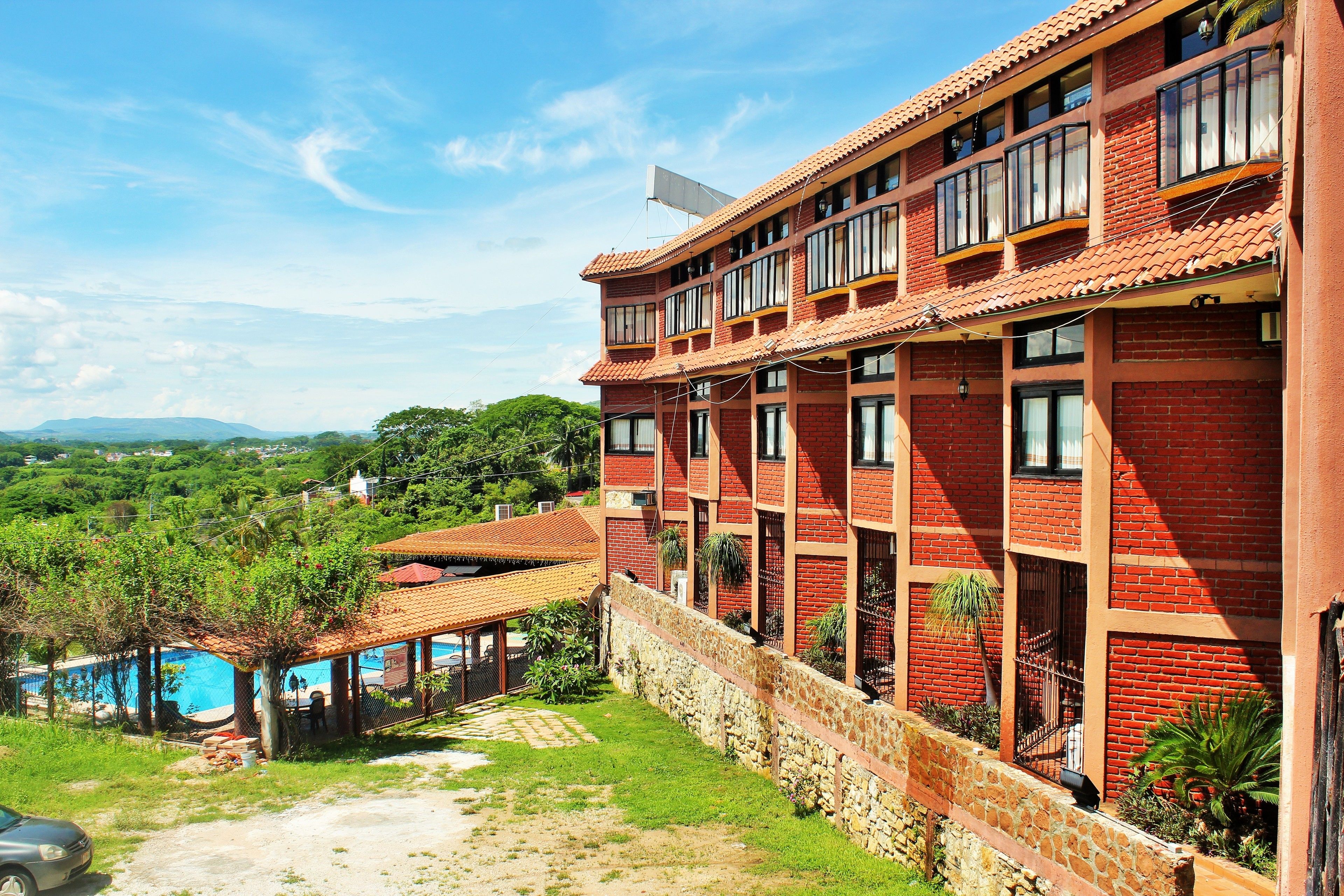 Vista frontal de la propiedad