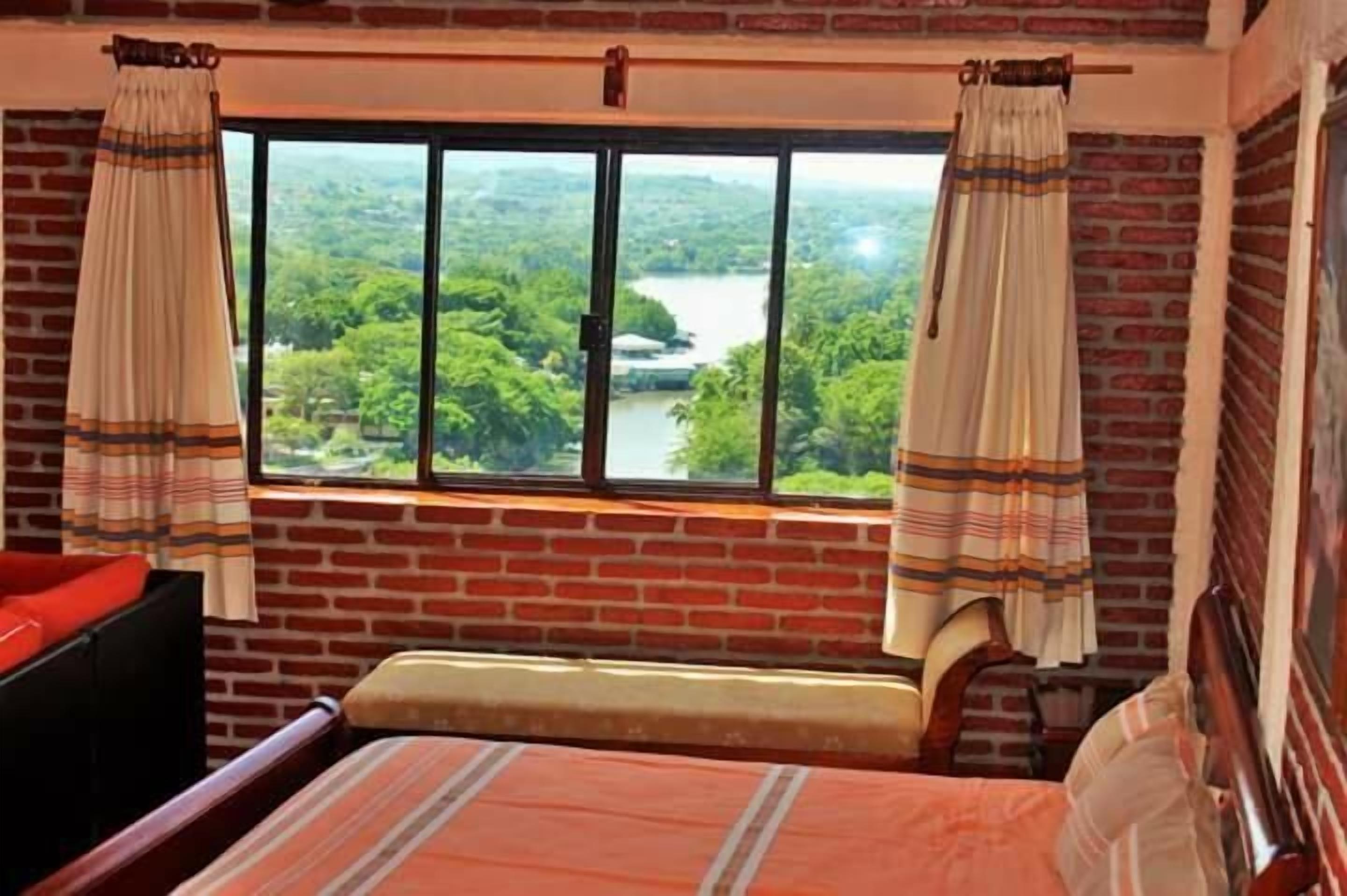 Select Comfort 床墊、客房內保險箱、隔音、熨斗/熨衣板