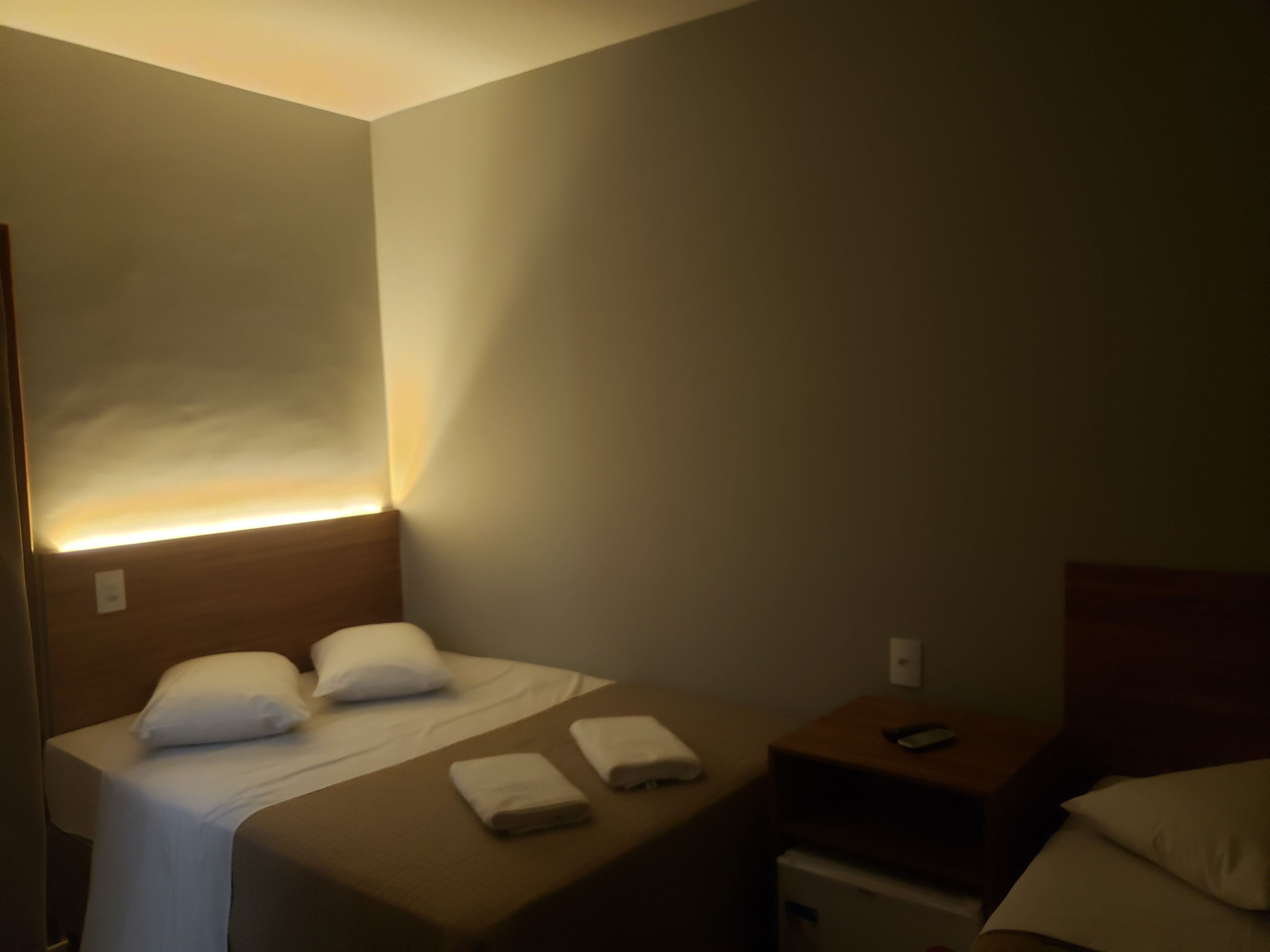 quarto casal + 1 solteiro | blackout curtains, iron/ironing board, free wifi, bed sheets