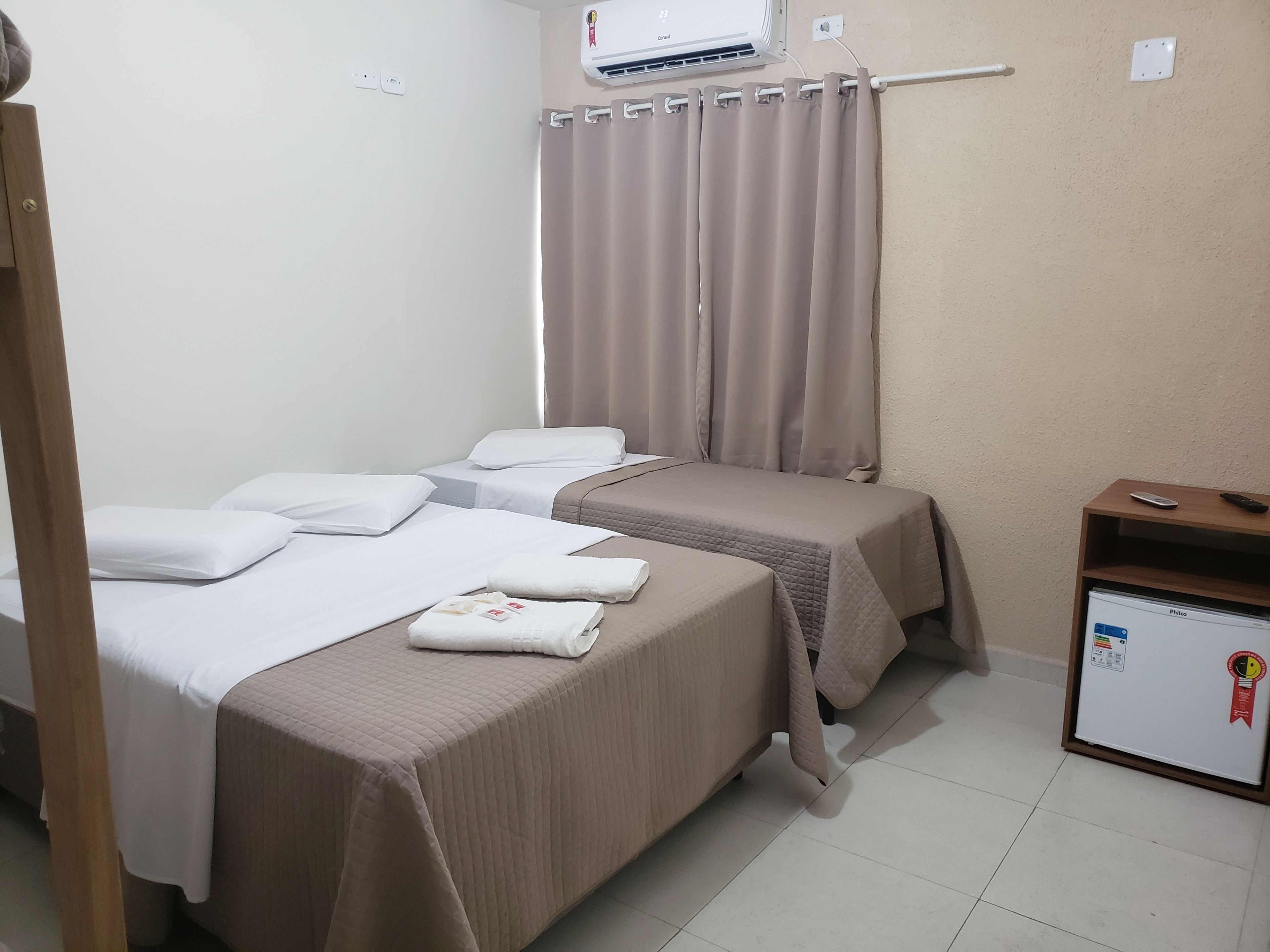 quarto casal + 1 beliche + 1 solteiro | blackout curtains, iron/ironing board, free wifi, bed sheets