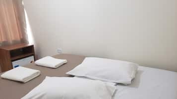 Double Room | Blackout curtains, iron/ironing board, free WiFi, bed sheets