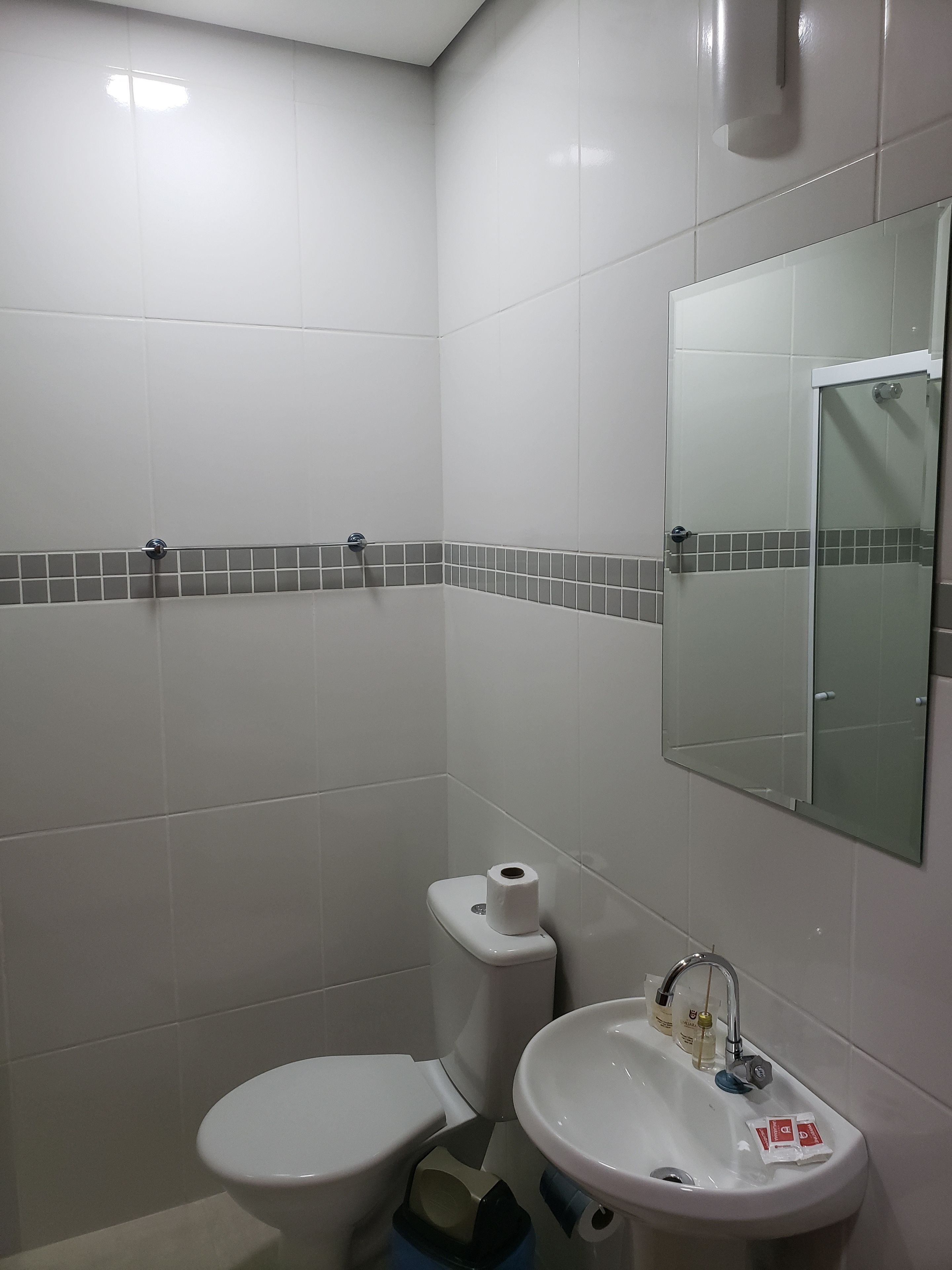 shower, free toiletries, towels