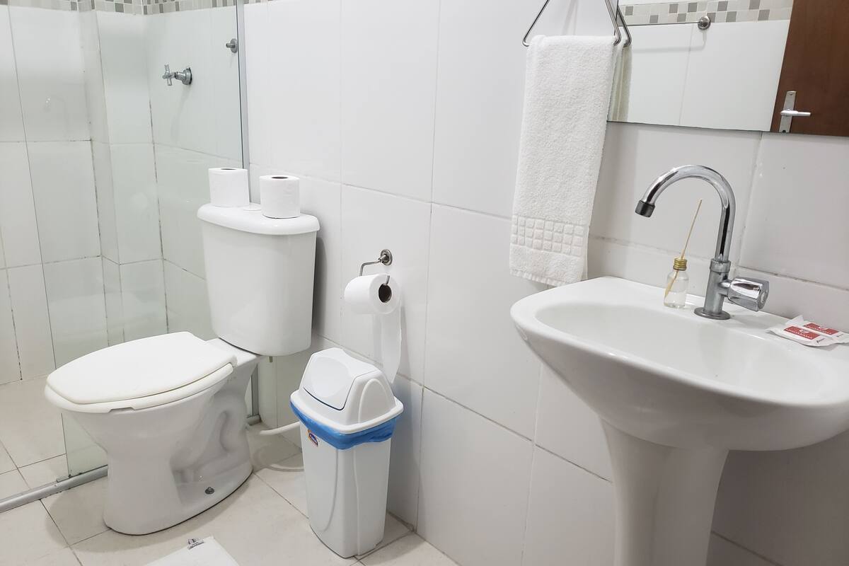 quarto casal + 1 beliche + 1 solteiro | bathroom | shower, free toiletries, towels