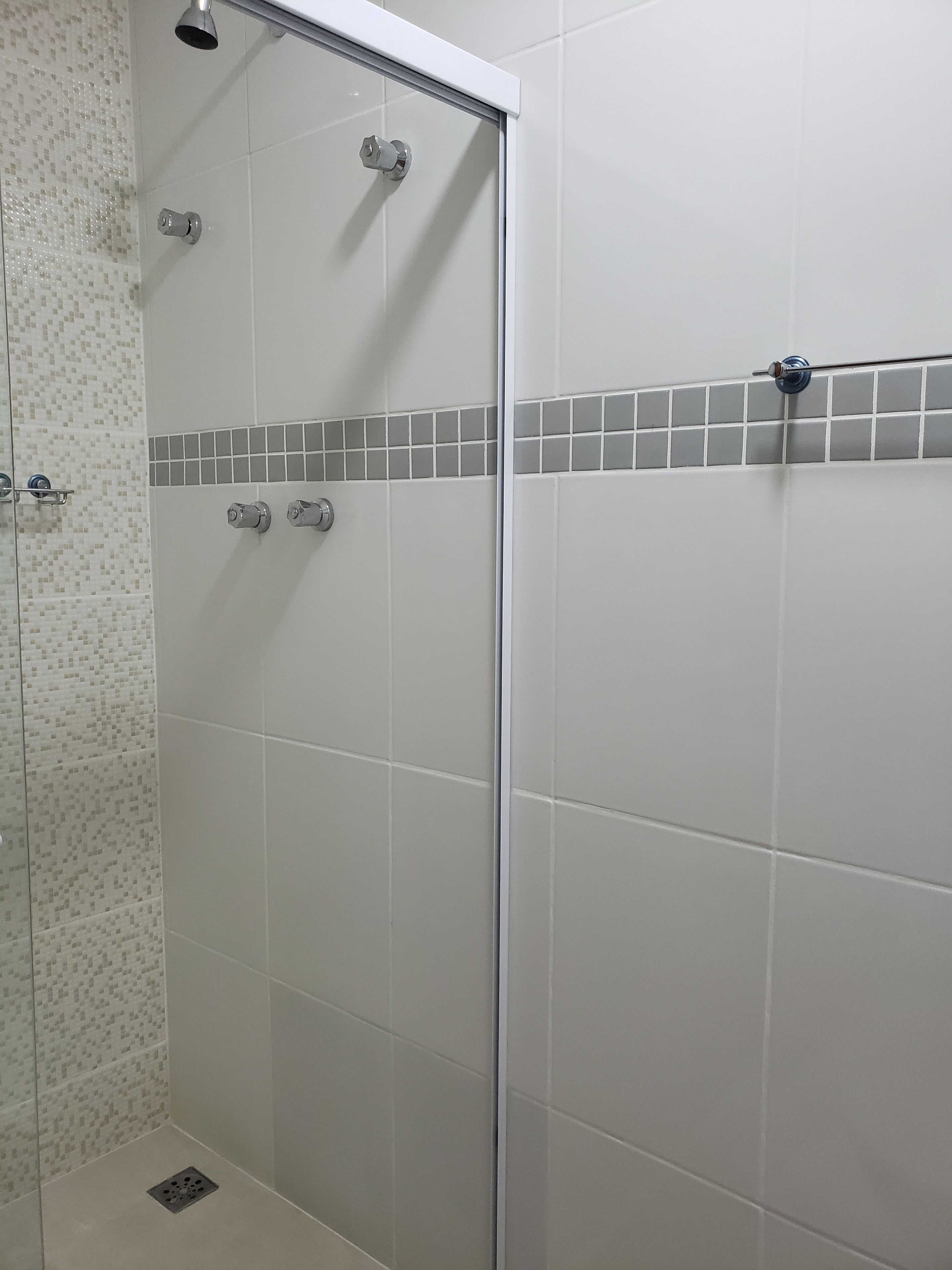 shower, free toiletries, towels