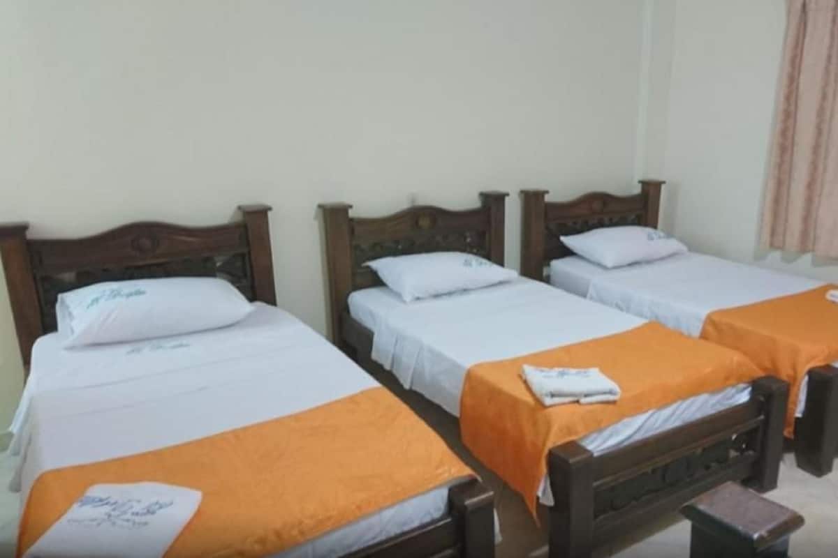 Triple Room, Multiple Beds, Non Smoking | In-room safe, free WiFi, bed sheets