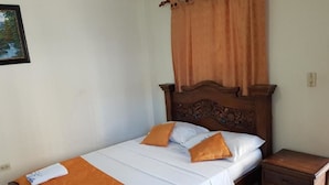 In-room safe, free WiFi, bed sheets - Hotel el Delfin (Santa Marta)