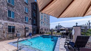 Outdoor pool, pool loungers