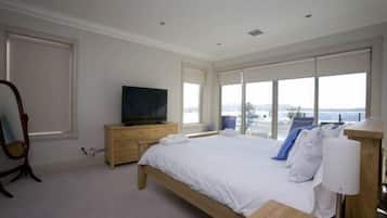 Luxury Apartment, 3 Bedrooms, Partial Sea View | 1 bedroom, premium bedding, iron/ironing board, rollaway beds