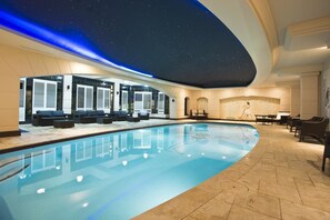 Indoor pool, outdoor pool - Star Of The Sea Luxury Apartments (Terrigal)