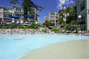 Piscine couverte, piscine extérieure