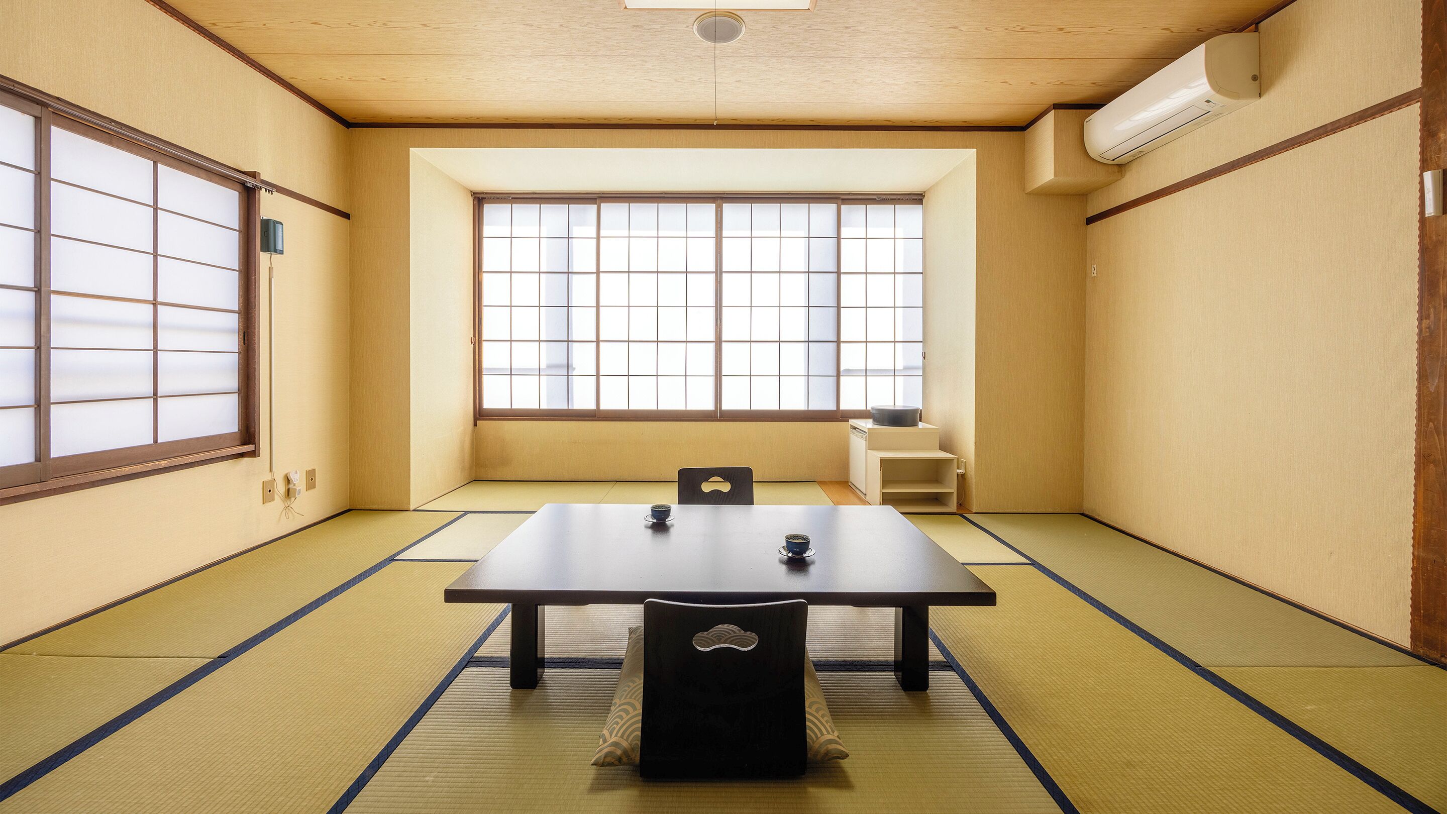 Japanese Style Room for 4 Guests with Shared Bathroom, Smoking | Desk, free WiFi