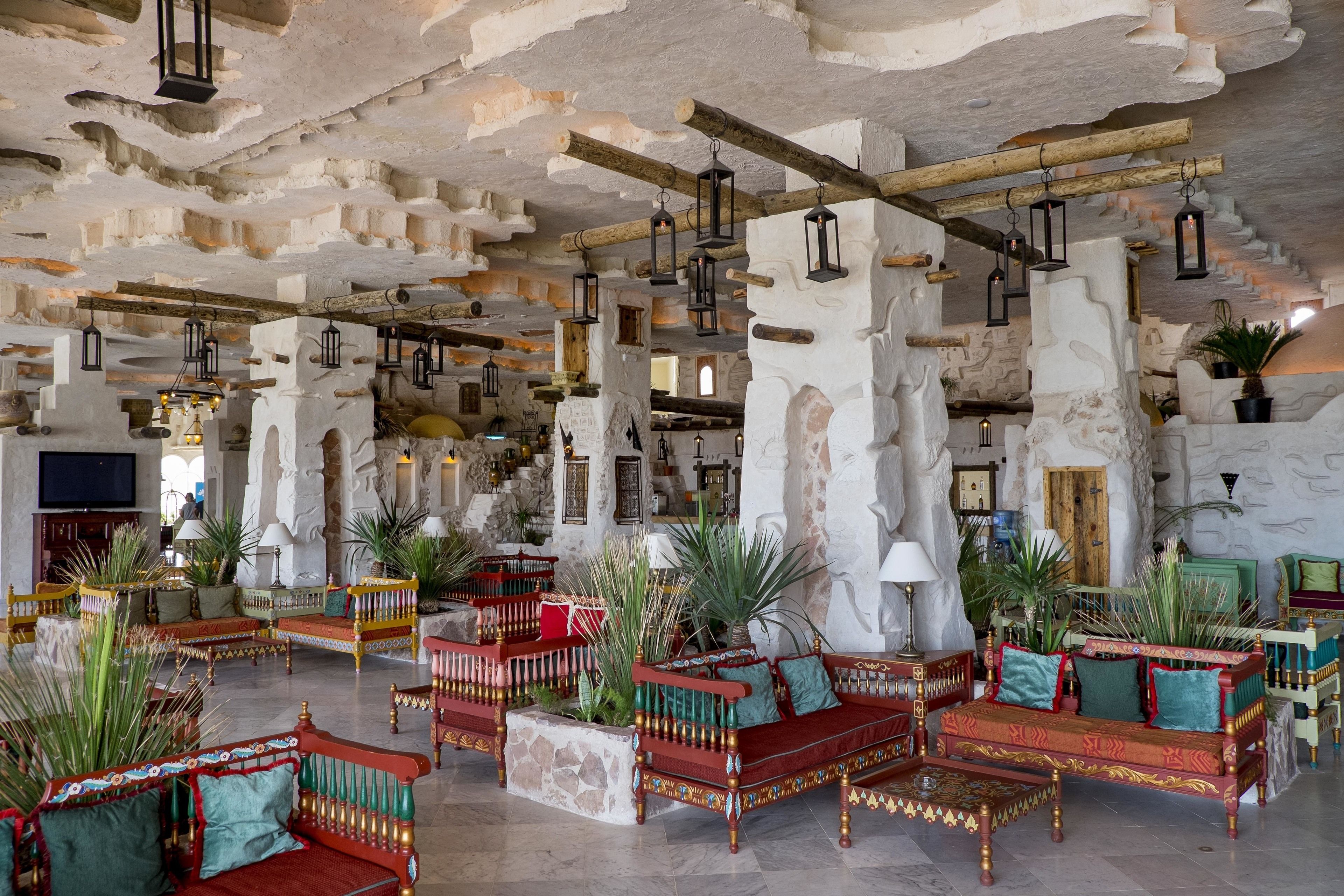 2 bars/lounges, 2 poolside bars, beach bar