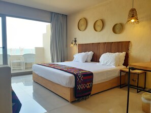 Superior Room, Sea View | Desk, blackout curtains, bed sheets