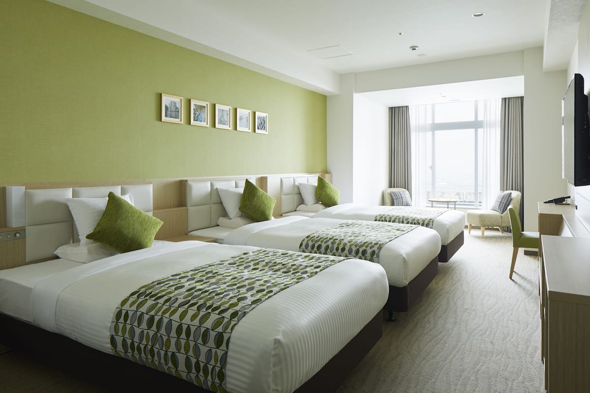 Premium bedding, in-room safe, blackout curtains, soundproofing